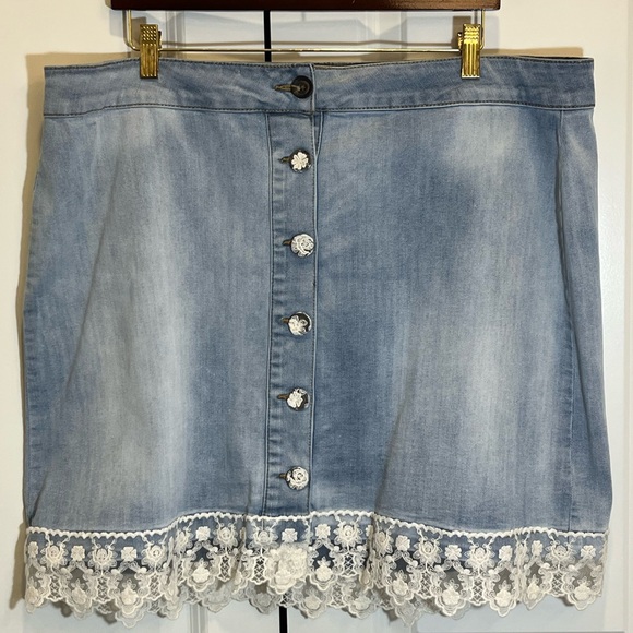 Indigo Rein Dresses & Skirts - Indigo Rein Light Blue Denim Skirt with Lace Hem & Lace Covered Buttons Size 20